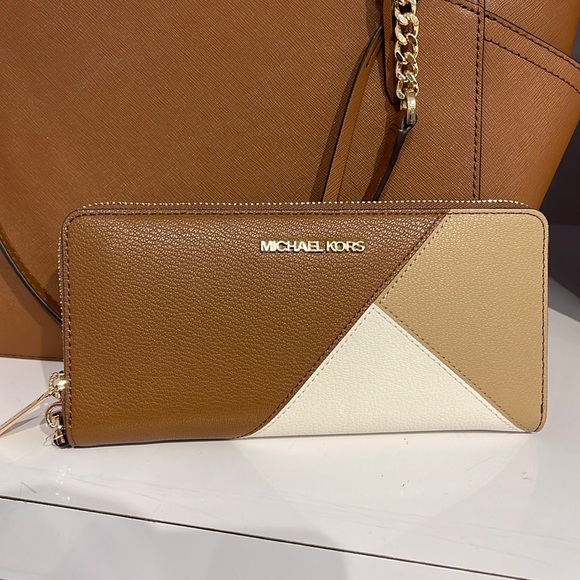 MICHAEL KORS LARGE TRAVEL CONTINENTAL WRISTLET WALLET PHONEHOLDER Luggage Multi - Picture 6 of 16